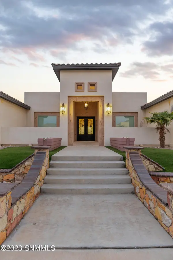 2245 Hacienda Rey DR, Sunland Park, NM 88063