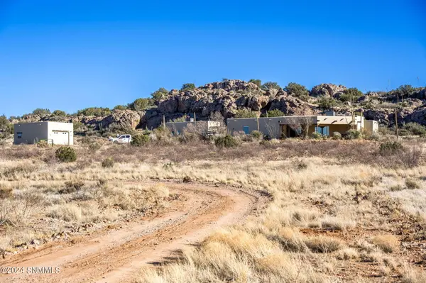 62 Black Range RD, Hillsboro, NM 88042