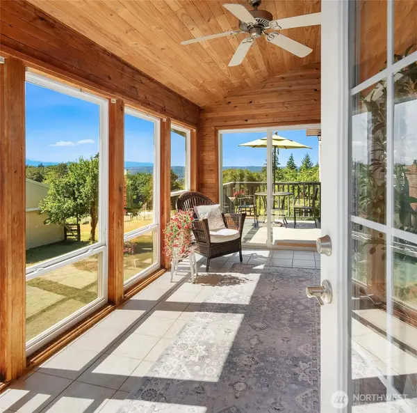 7206 SW 248th ST, Vashon, WA 98070