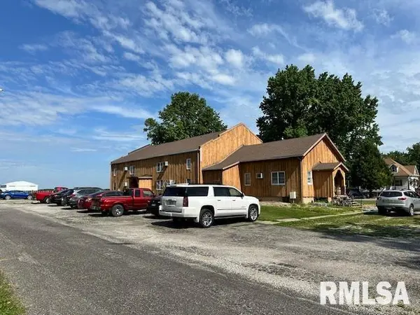102 ELM ST, Dawson, IL 62520