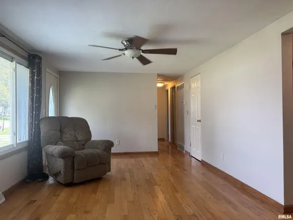 102 W RIO DR, Washington, IL 61571