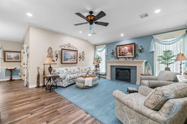 3632 N Lakeway Ct, Wichita, KS 67205
