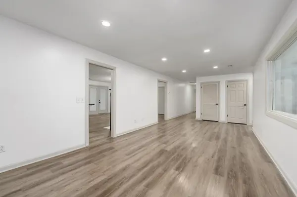 218 W Aaron Dr, Andover, KS 67002