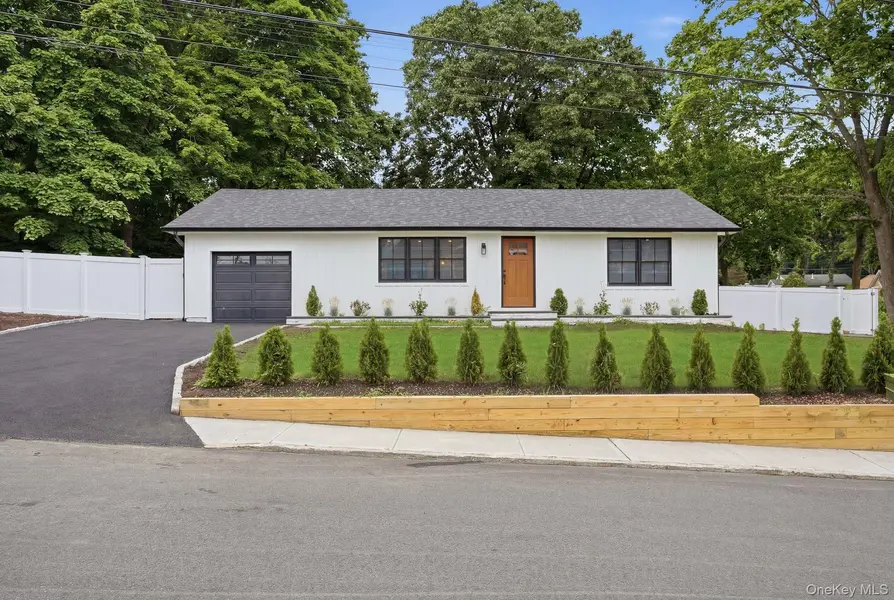 85 Kenneth AVE, Huntington, NY 11743