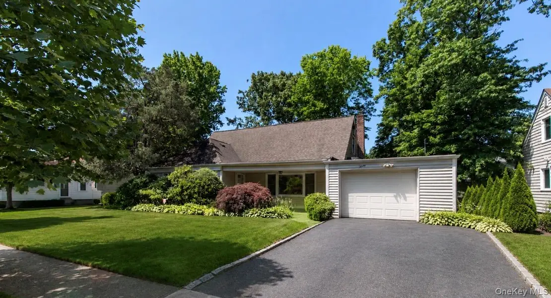 20 RAMSEY RD, Great Neck, NY 11023