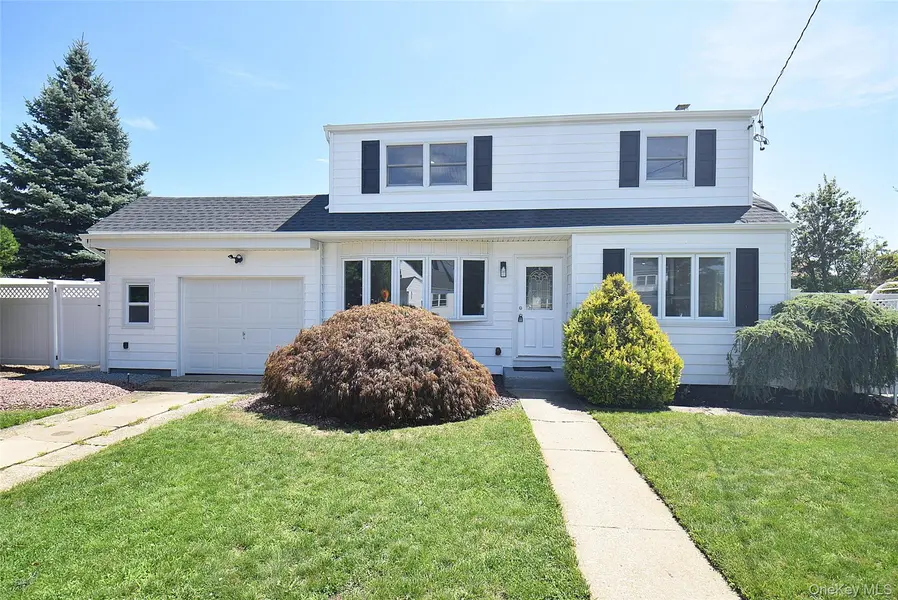 112 Raynor ST, West Babylon, NY 11704
