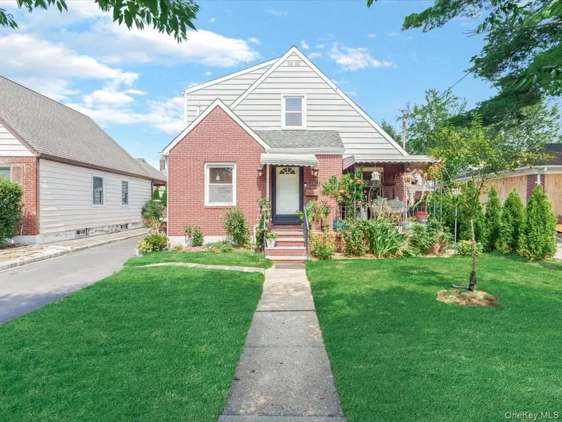 1517 Falmouth AVE, New Hyde Park, NY 11040