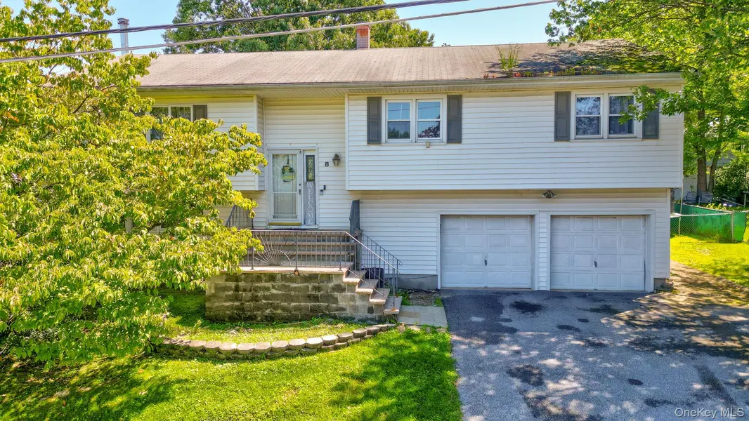 8 Pine ST, Middletown, NY 10940