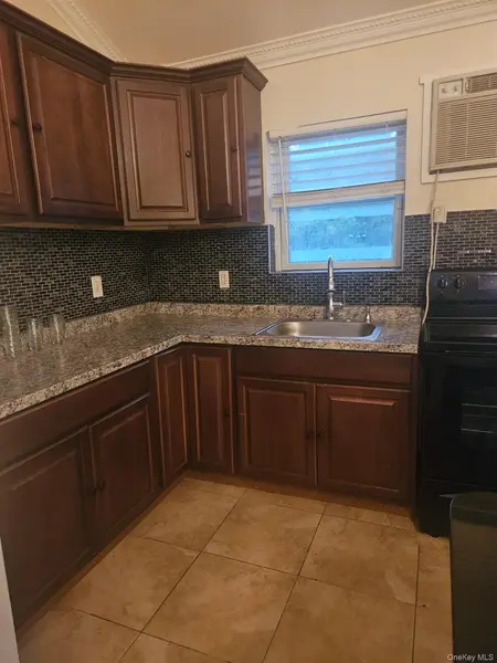 47 W Lakeland ST #2, Babylon, NY 11706