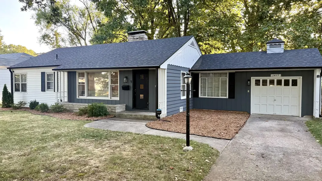 1417 S Kentwood AVE, Springfield, MO 65804
