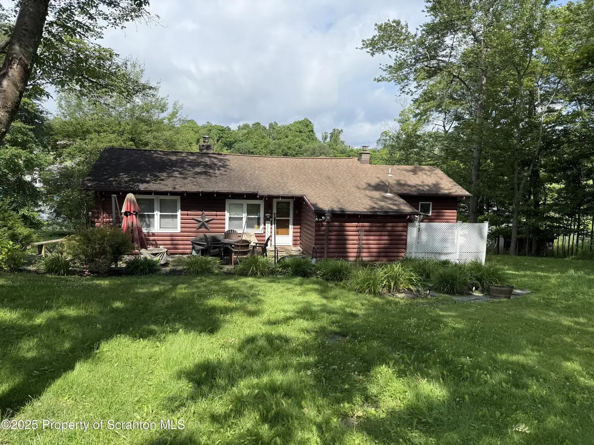 186 Point RD, Factoryville, PA 18419