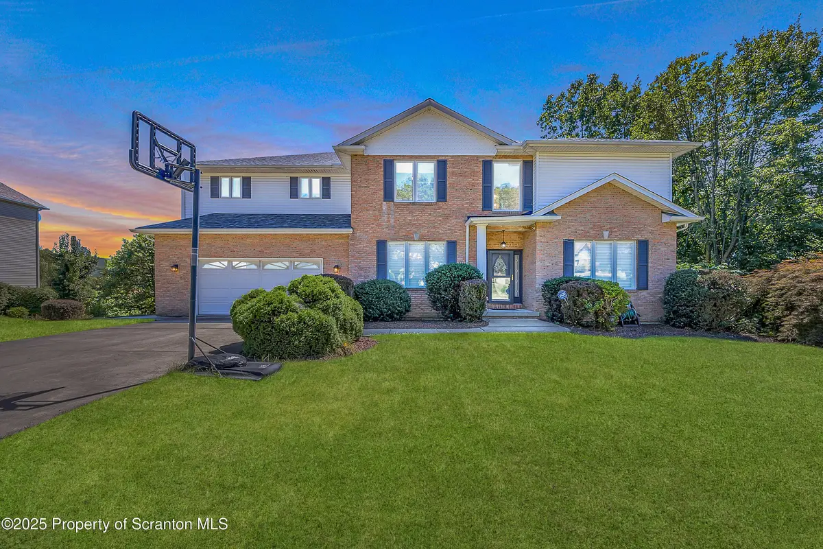 125 Hyland Hill DR, Archbald, PA 18403