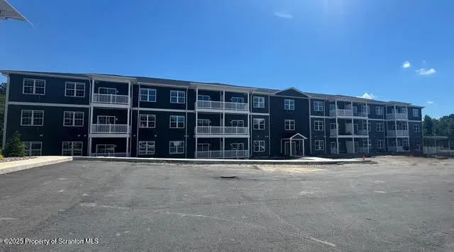423 Circle DR, Taylor, PA 18517