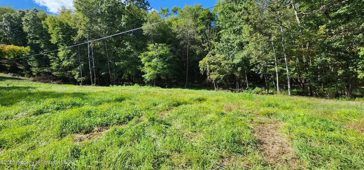 629 Evergreen DR, Falls, PA 18615