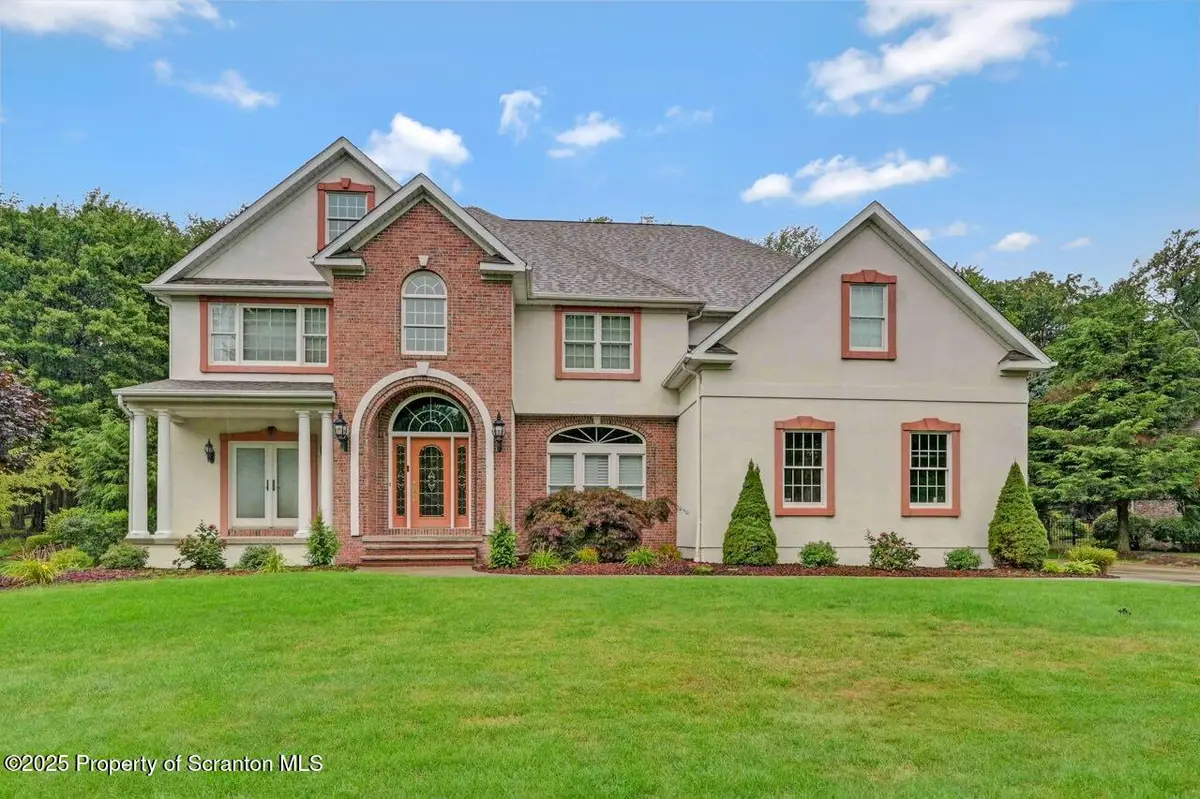 922 Old Logger RD, Moscow, PA 18444