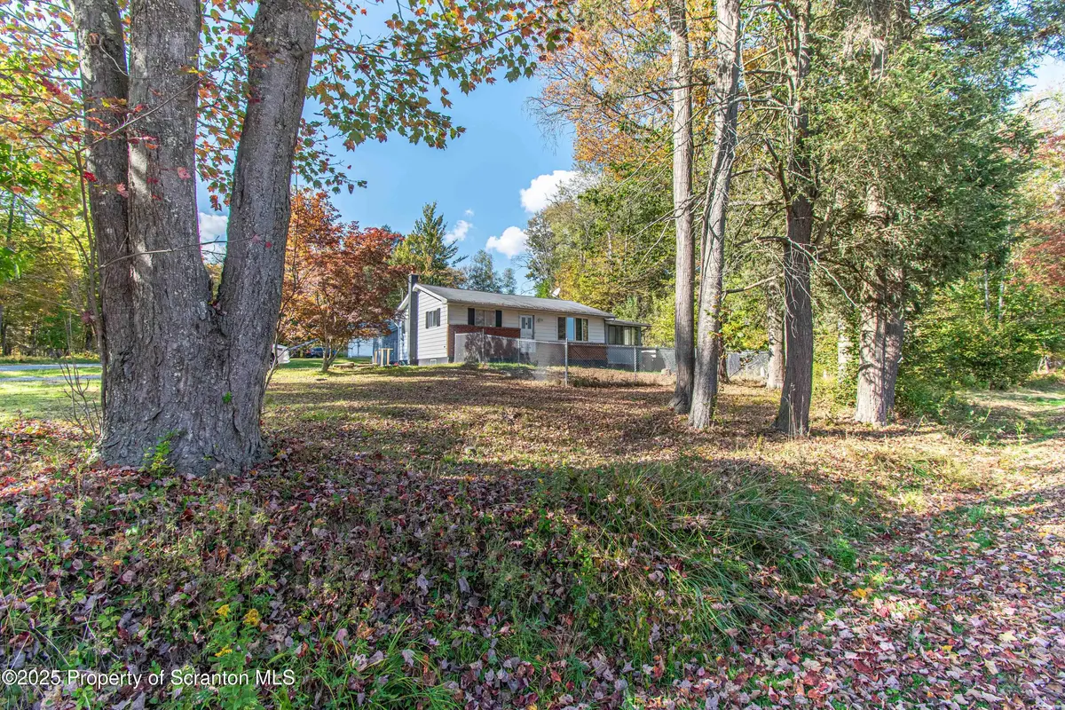 40 Lake Loretta DR, Jefferson Twp, PA 18436
