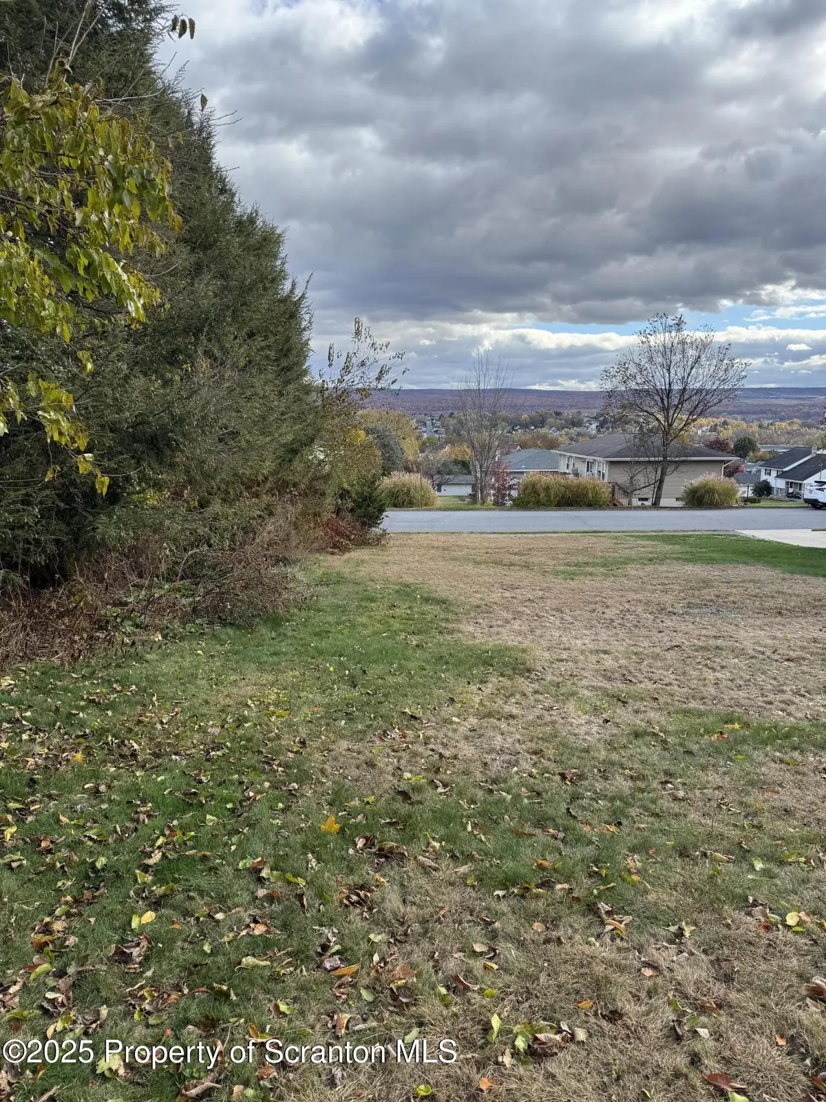 98 Roberts, Dickson City, PA 18447