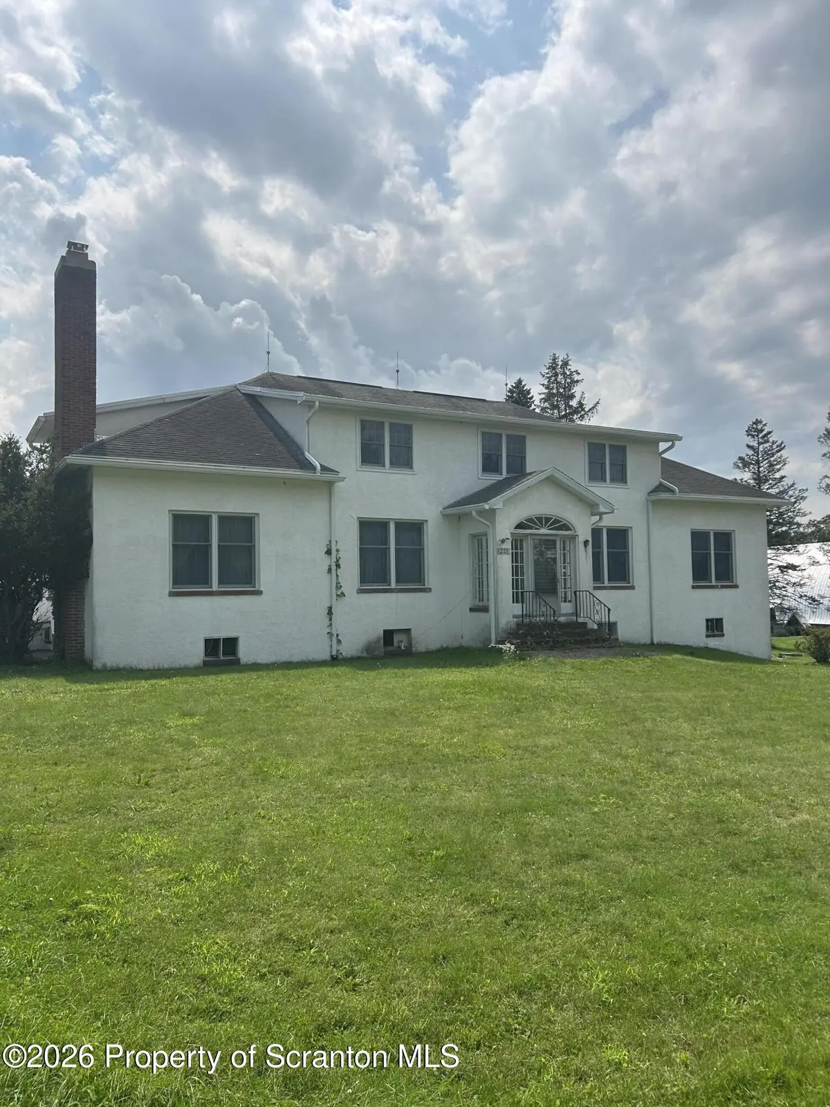 220 Hickory Ridge RD, Greenfield Twp, PA 18407