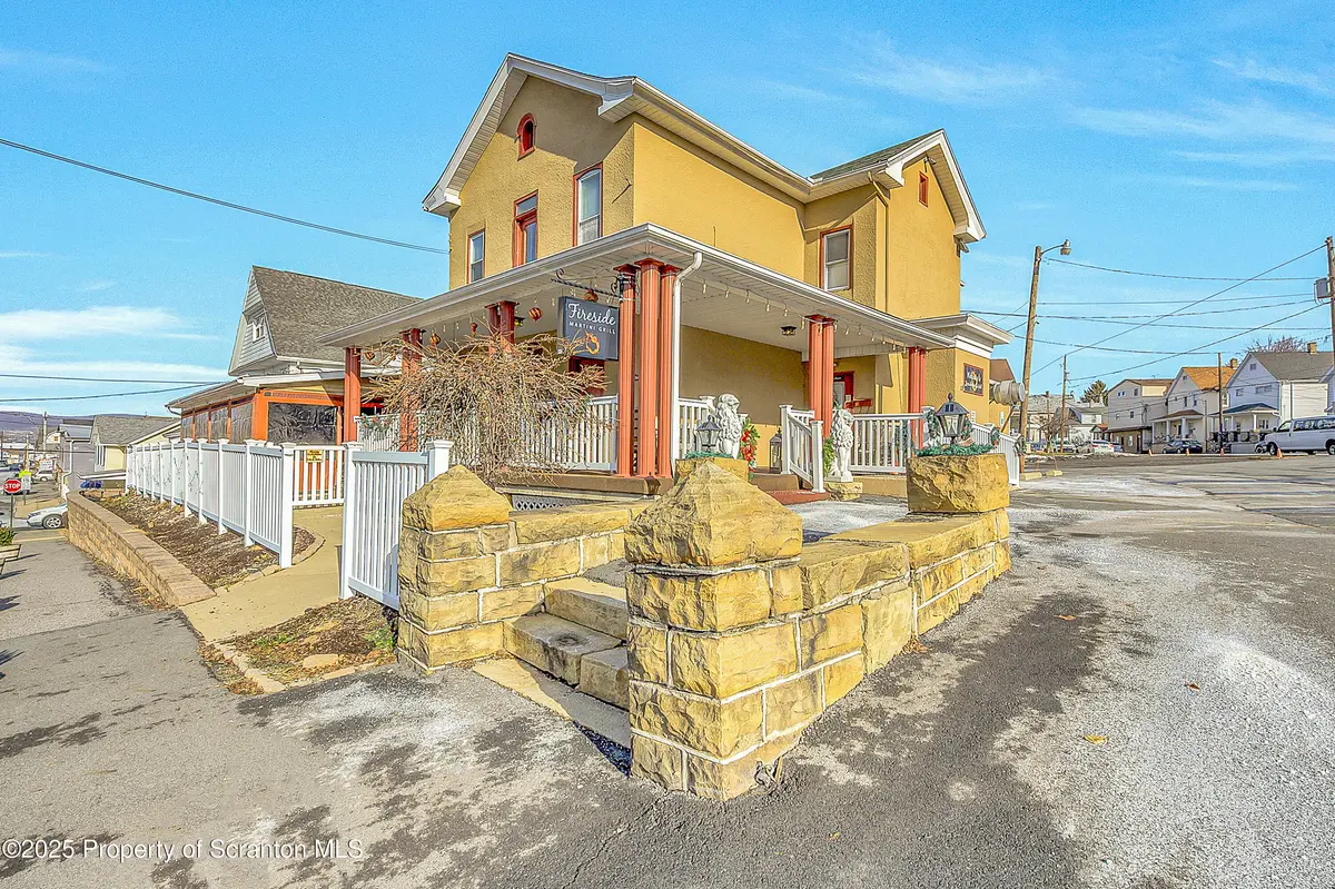 411 Chestnut ST, Dunmore, PA 18512