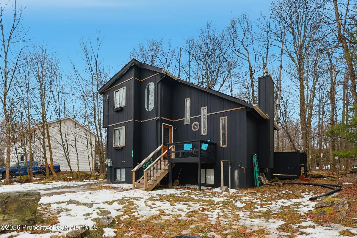 1379 Winding WAY, Tobyhanna, PA 18466