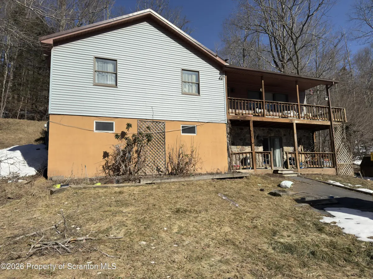 91 Pond RD, Moscow, PA 18444
