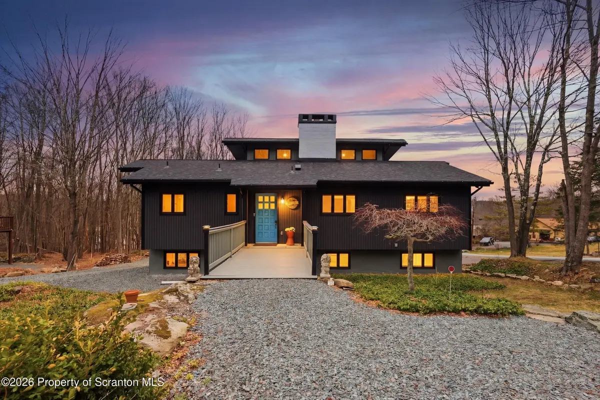 1647 Windemere PL, Lake Ariel, PA 18436