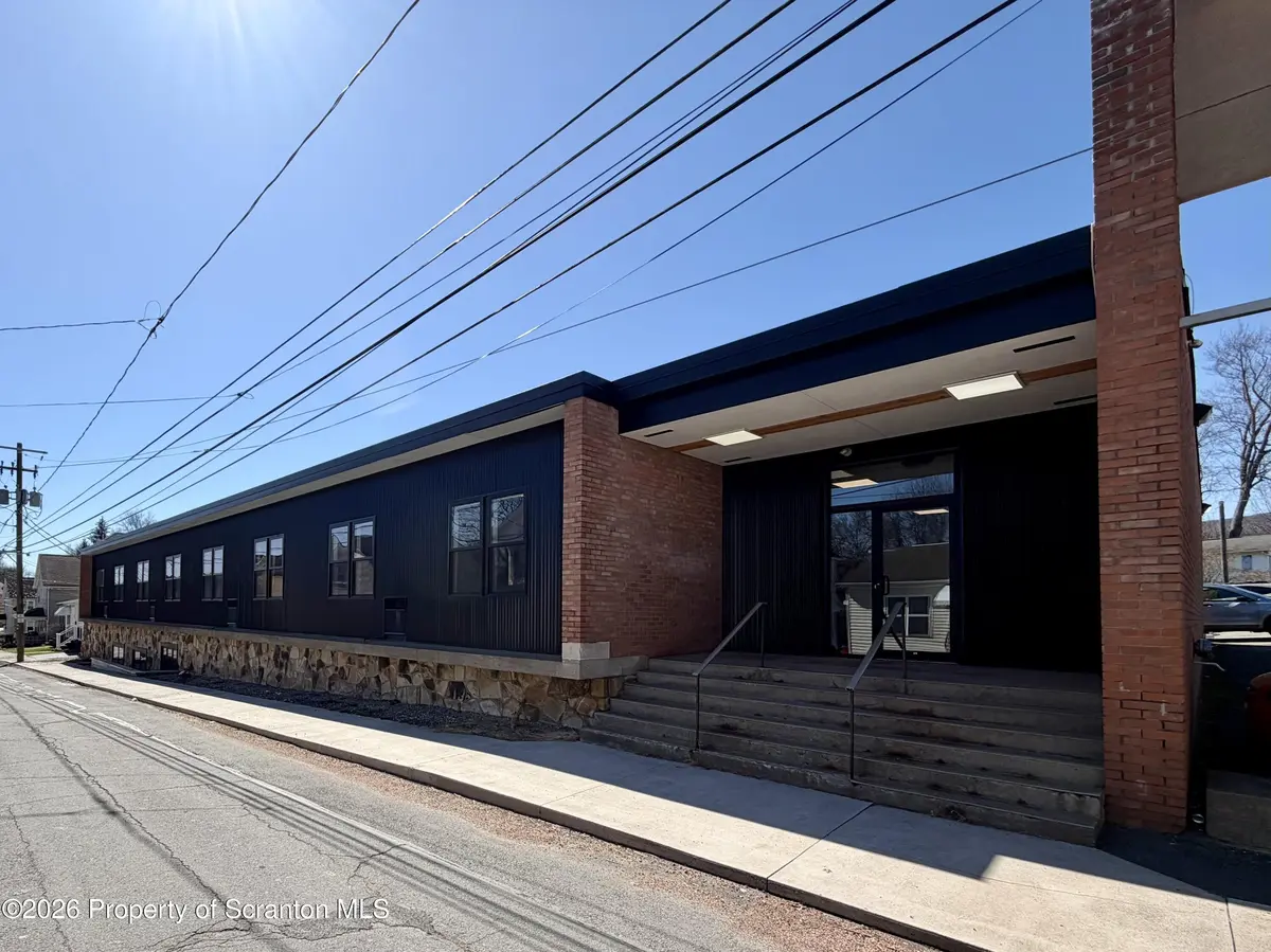 27 Farview ST, Carbondale, PA 18407