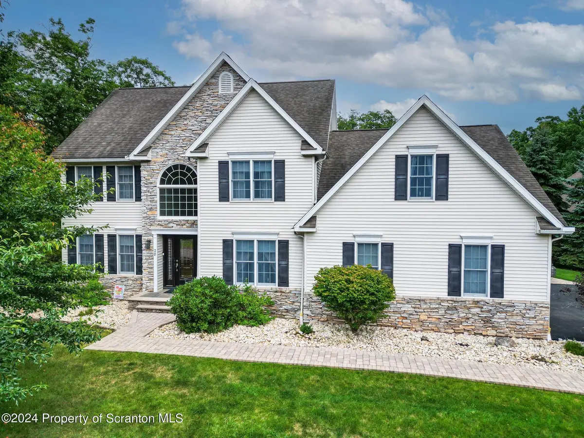28 Harley DR, Mountaintop, PA 18707