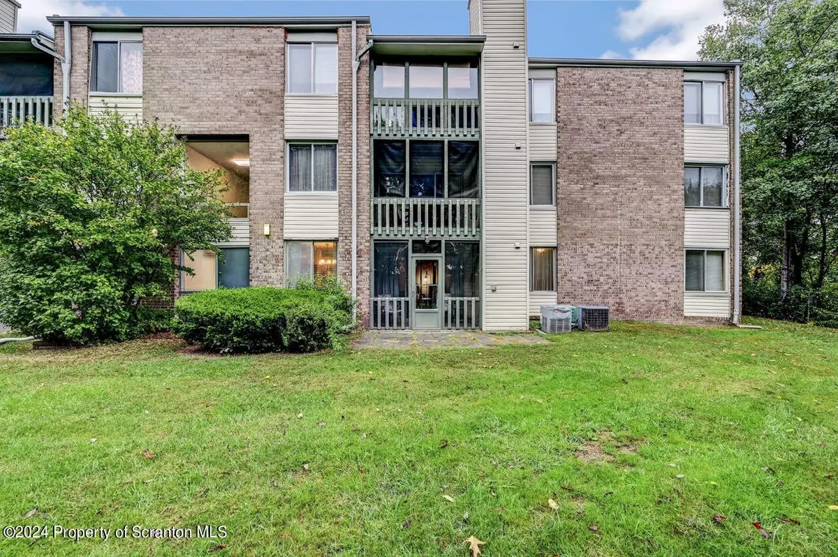 1102 Summit Pointe, Scranton, PA 18508