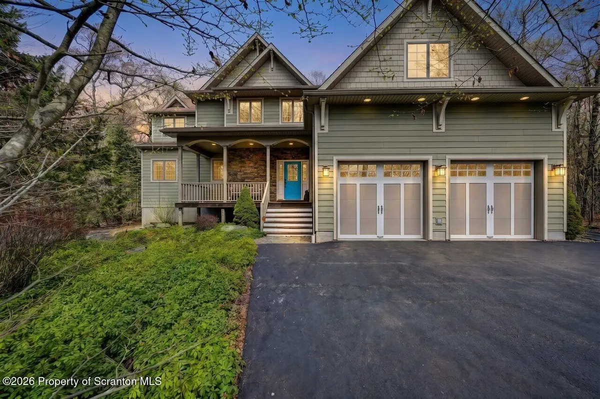 88 Lakeview Timbers DR, Gouldsboro, PA 18424