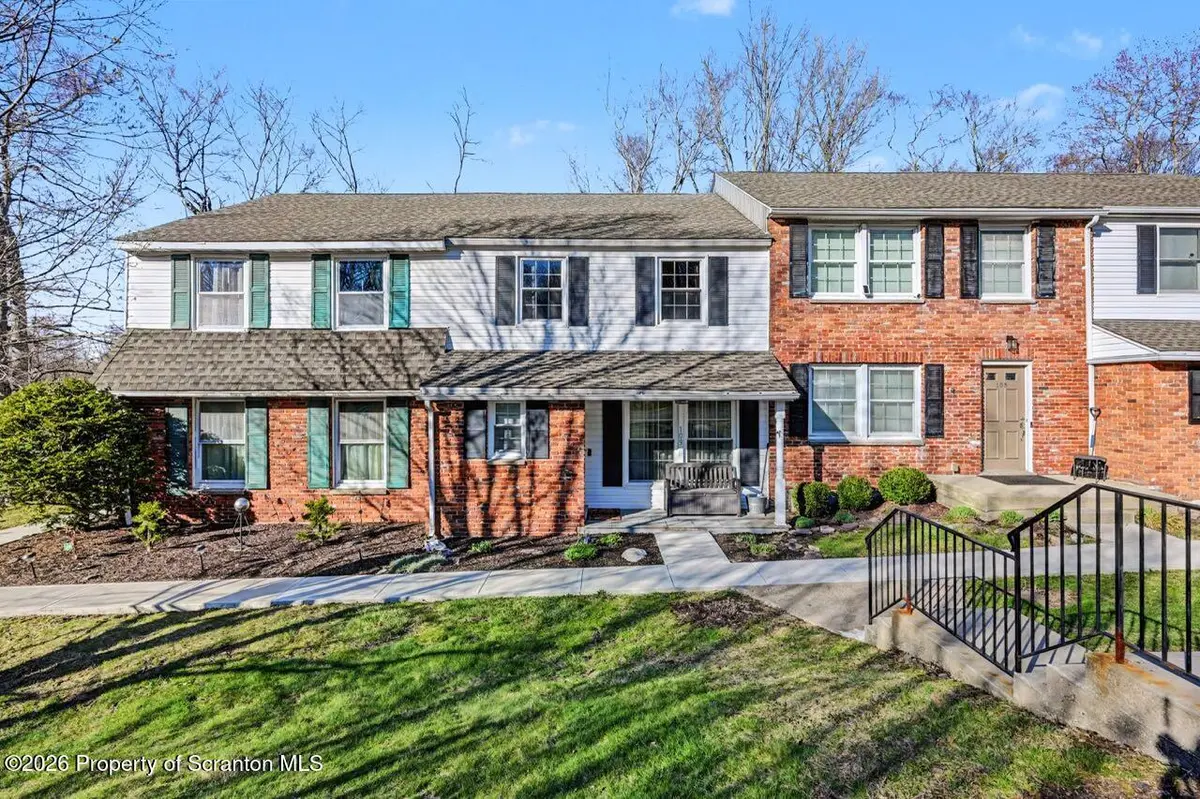 109 Townhouse PL, Roaring Brook Twp, PA 18444