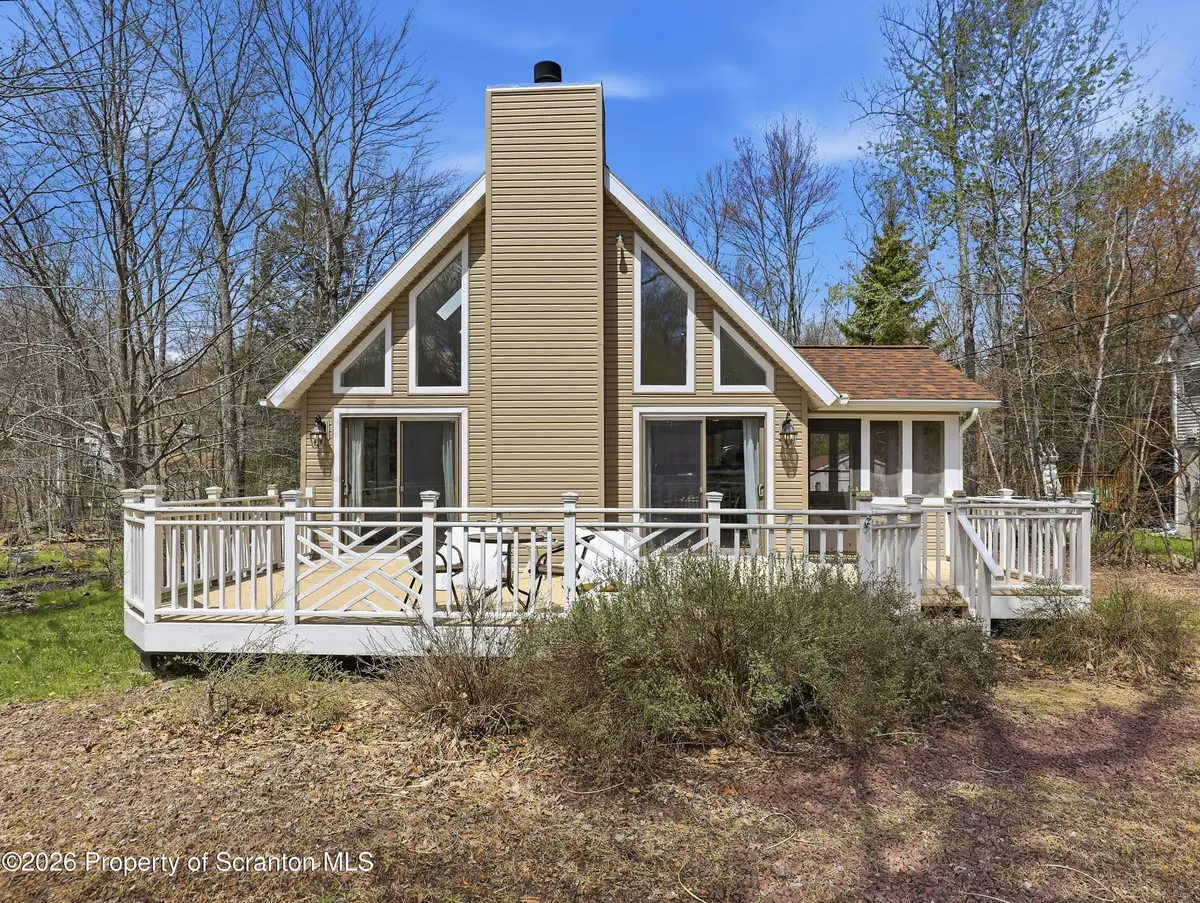 61 Floral DR, Thornhurst, PA 18424