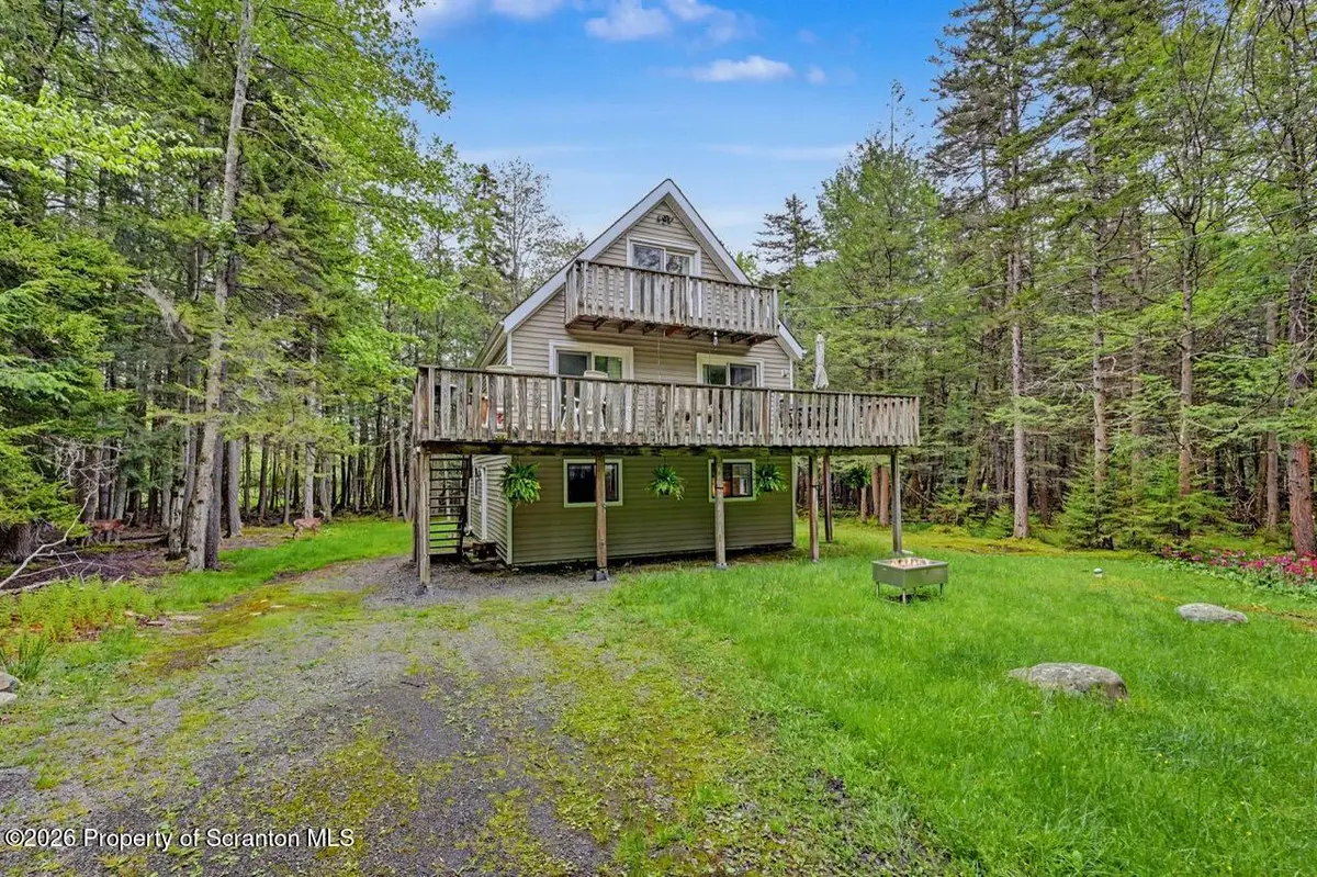 112 Thomas LN, Gouldsboro, PA 18424