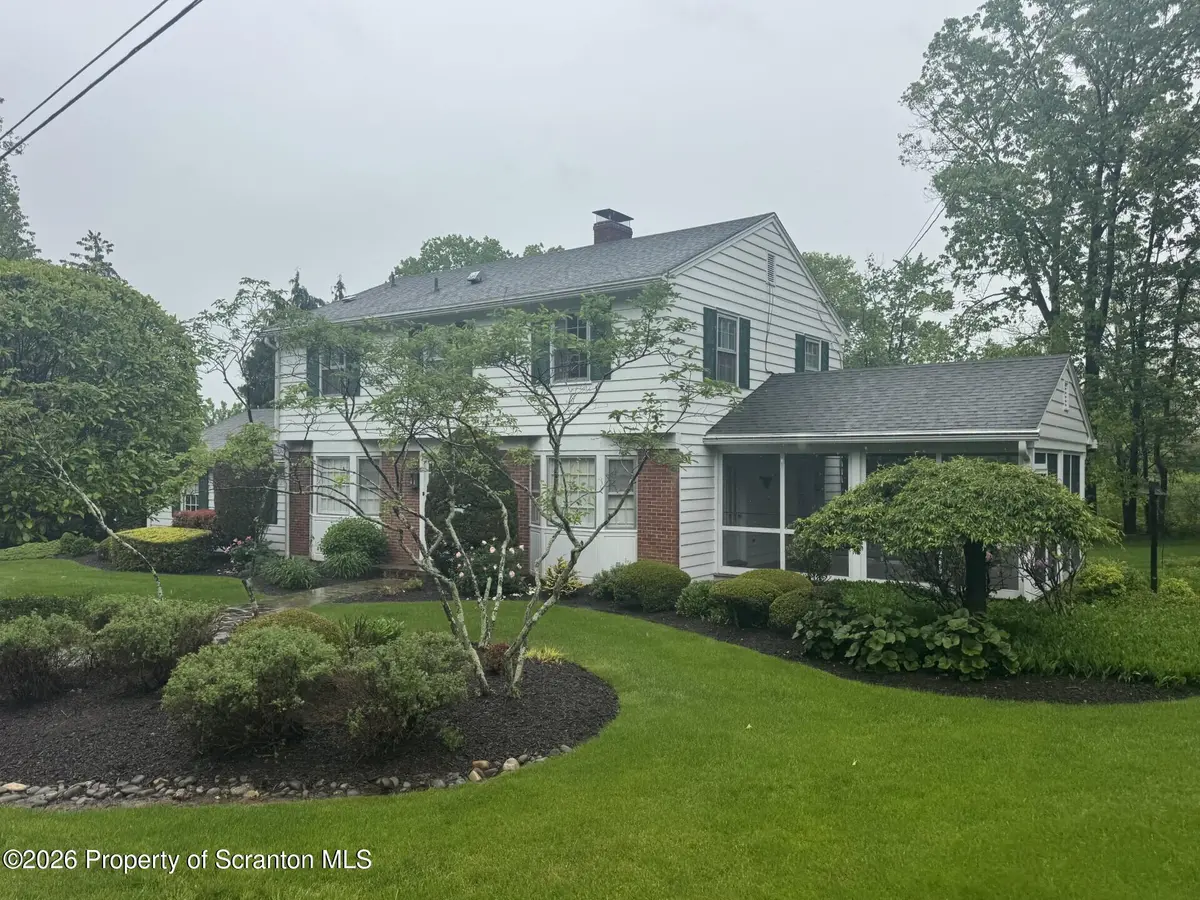 14 Orchard LN, Sugarloaf, PA 18249