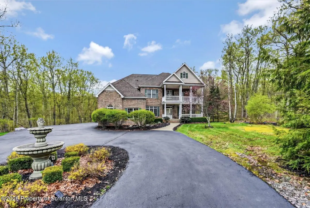 272 Windsor WAY, Roaring Brook Twp, PA 18444