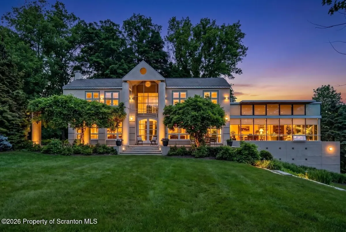703 Highland AVE, Clarks Green, PA 18411