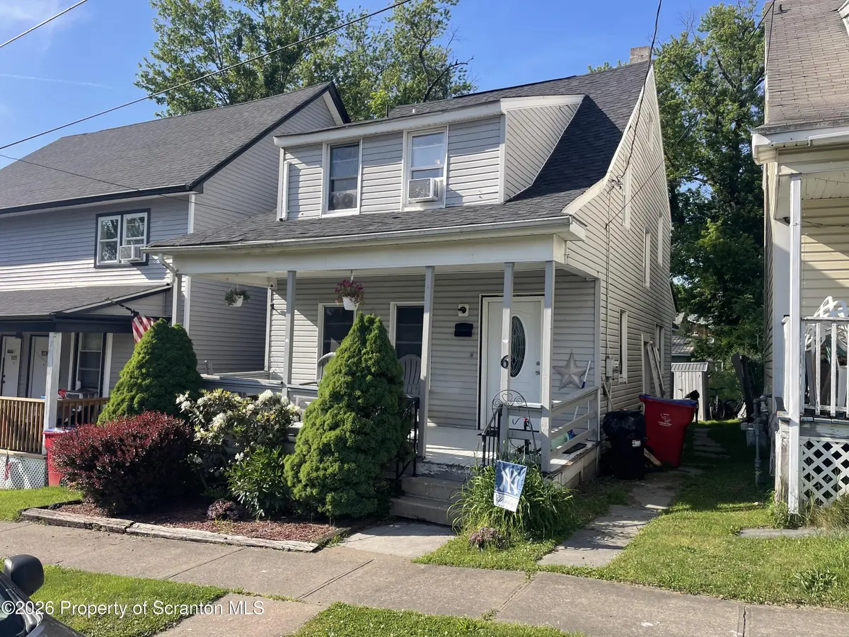 6 Oak AVE, Carbondale, PA 18407