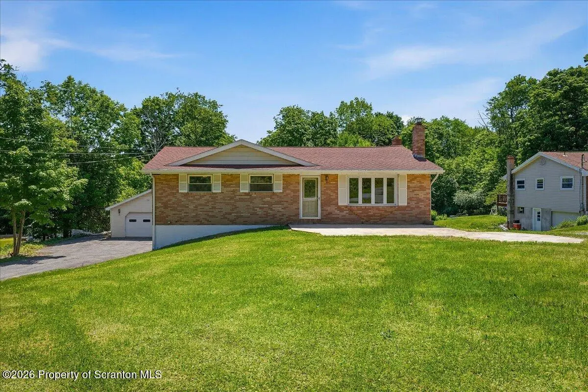 82 Jubilee RD, Covington Twp, PA 18424