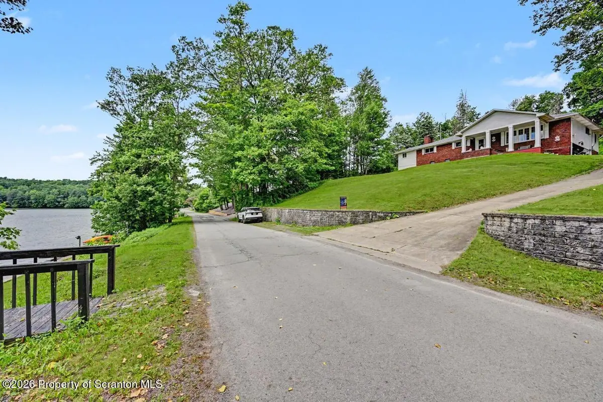121 Baylors RD, Nicholson, PA 18446