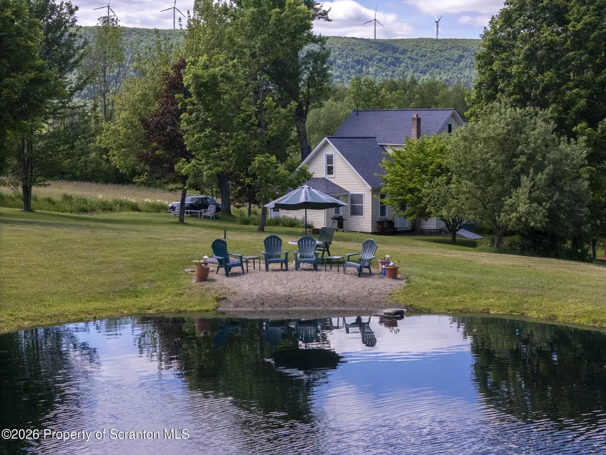 52 Stanton DR, Waymart, PA 18472
