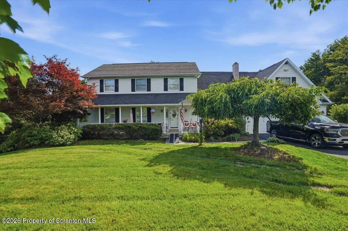 201 Autumn DR, Moscow, PA 18444
