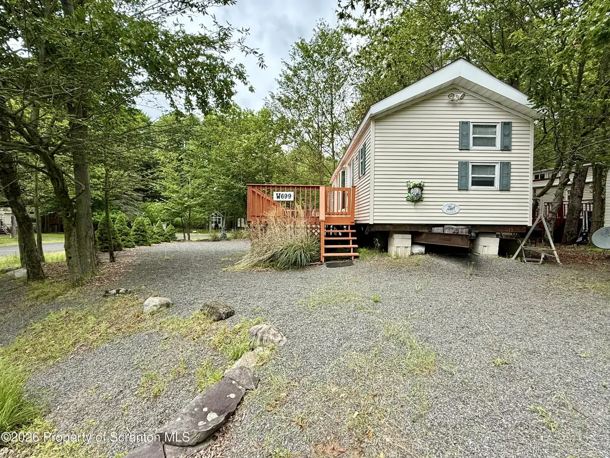 699 Snowshoe DR, Covington Twp, PA 18424