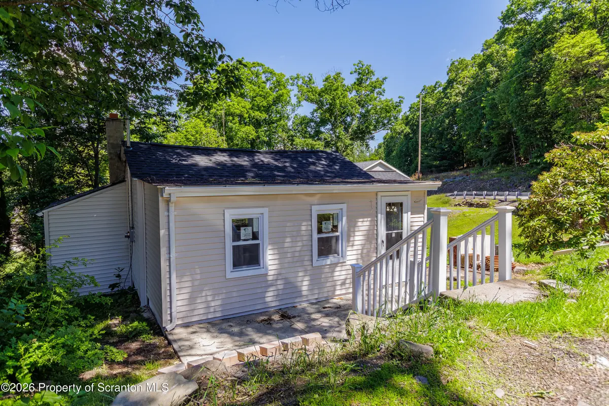 2 Washington ST, Dallas, PA 18612