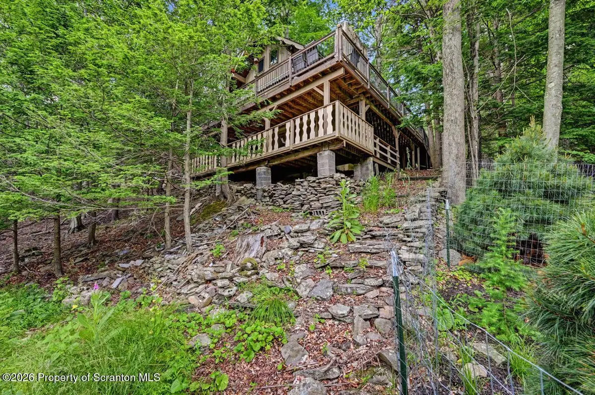 25 Bruin RD, Lake Ariel, PA 18436