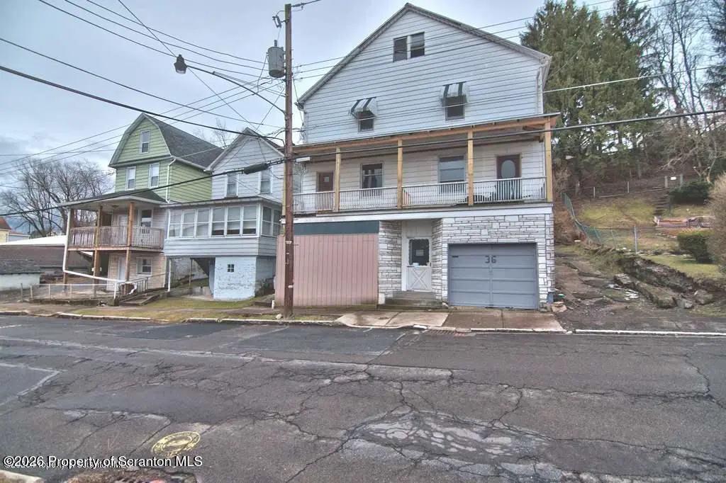 34 Simon Block AVE, Hanover Twp, PA 18706