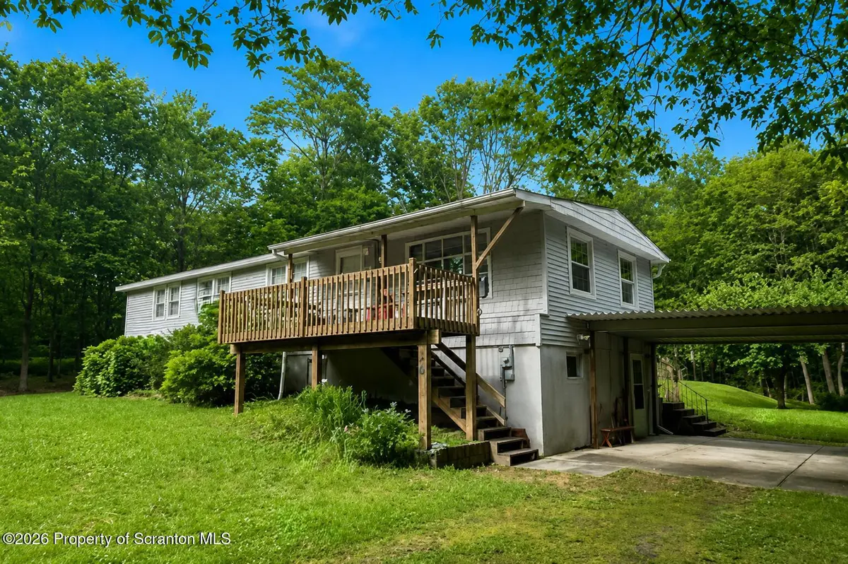 106 Marro RD, Canadensis, PA 18325