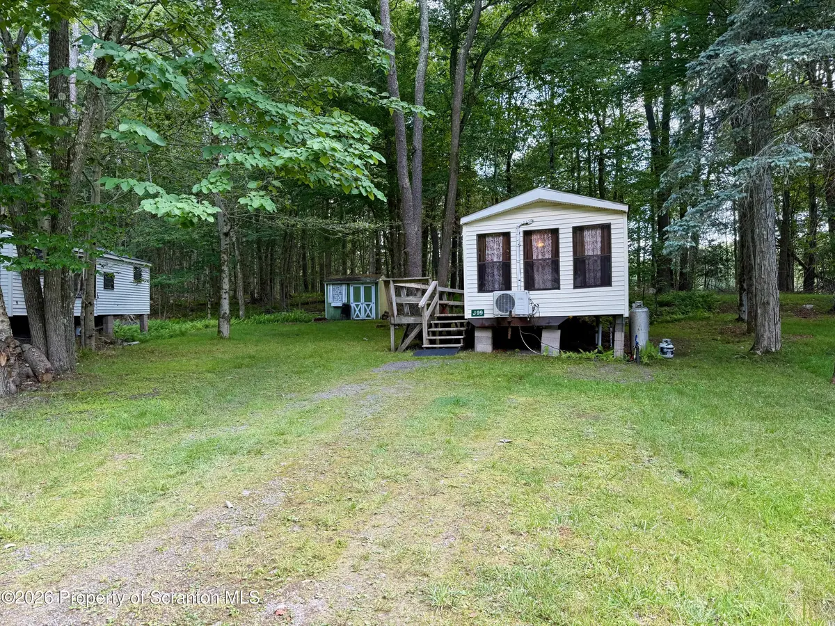 99 Camporee CT, Covington Twp, PA 18424