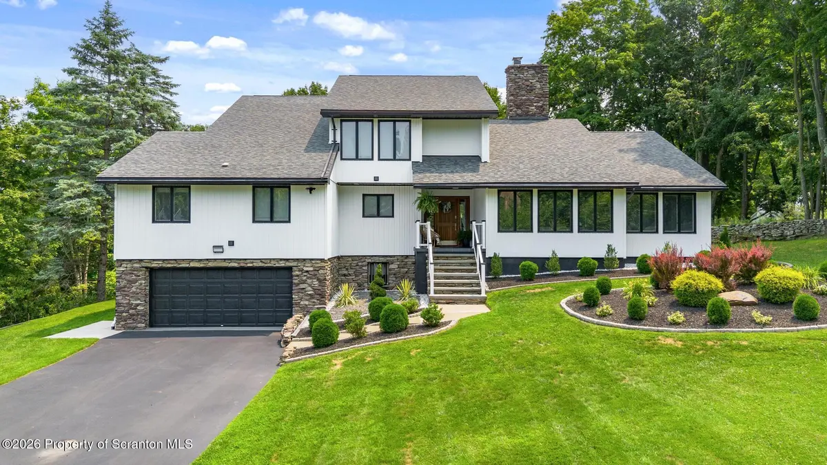 151 Carol DR, Clarks Summit, PA 18411