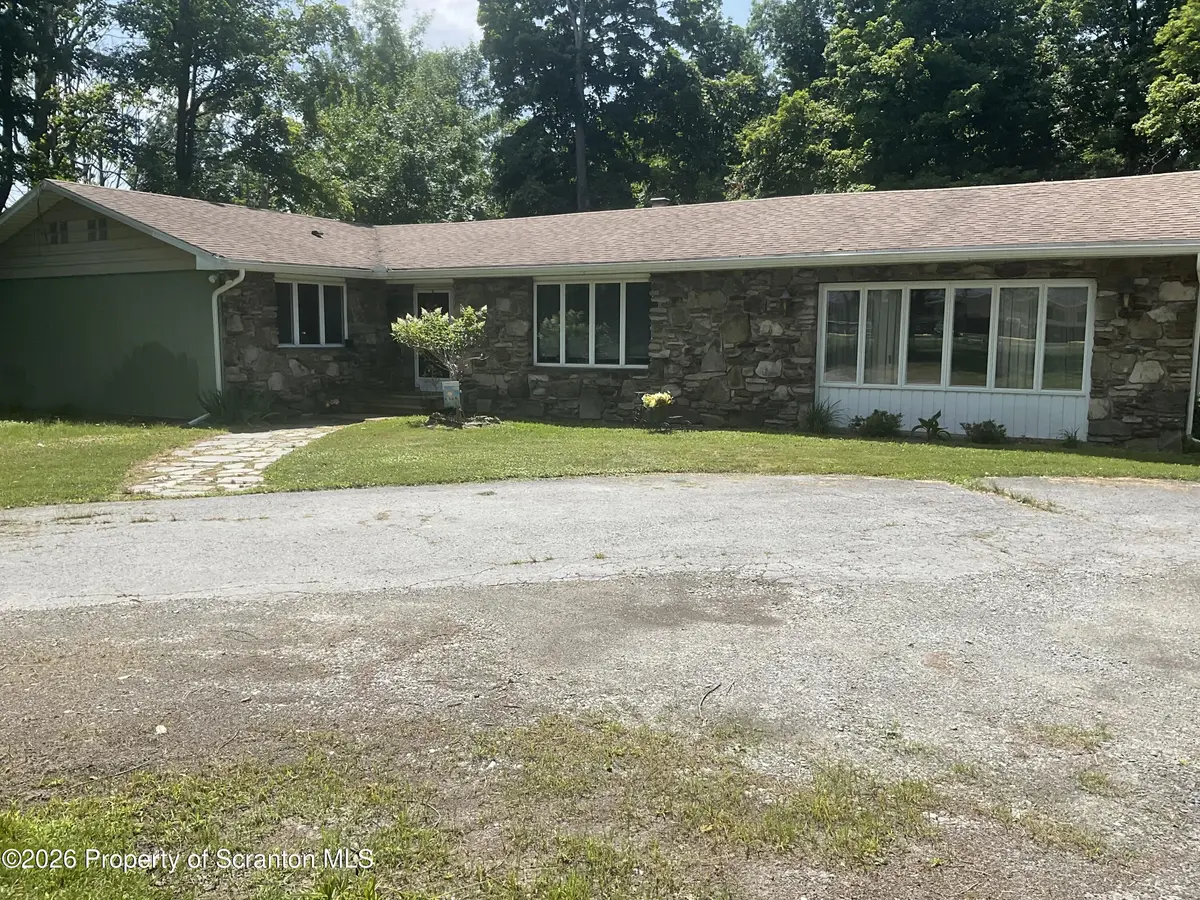 28 Southside LN, Scott Twp, PA 18414