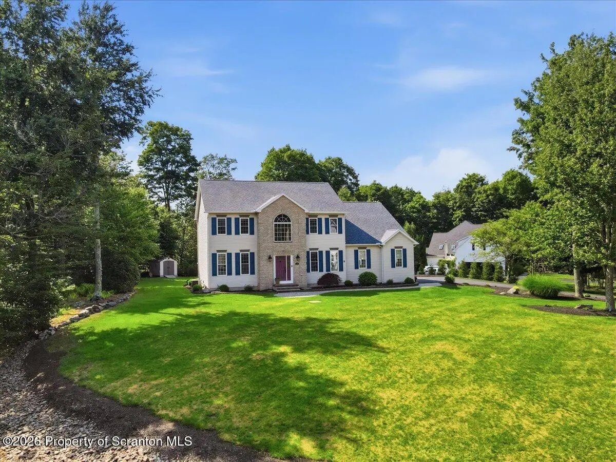 26 PINEWOOD DR, Covington Twp, PA 18424